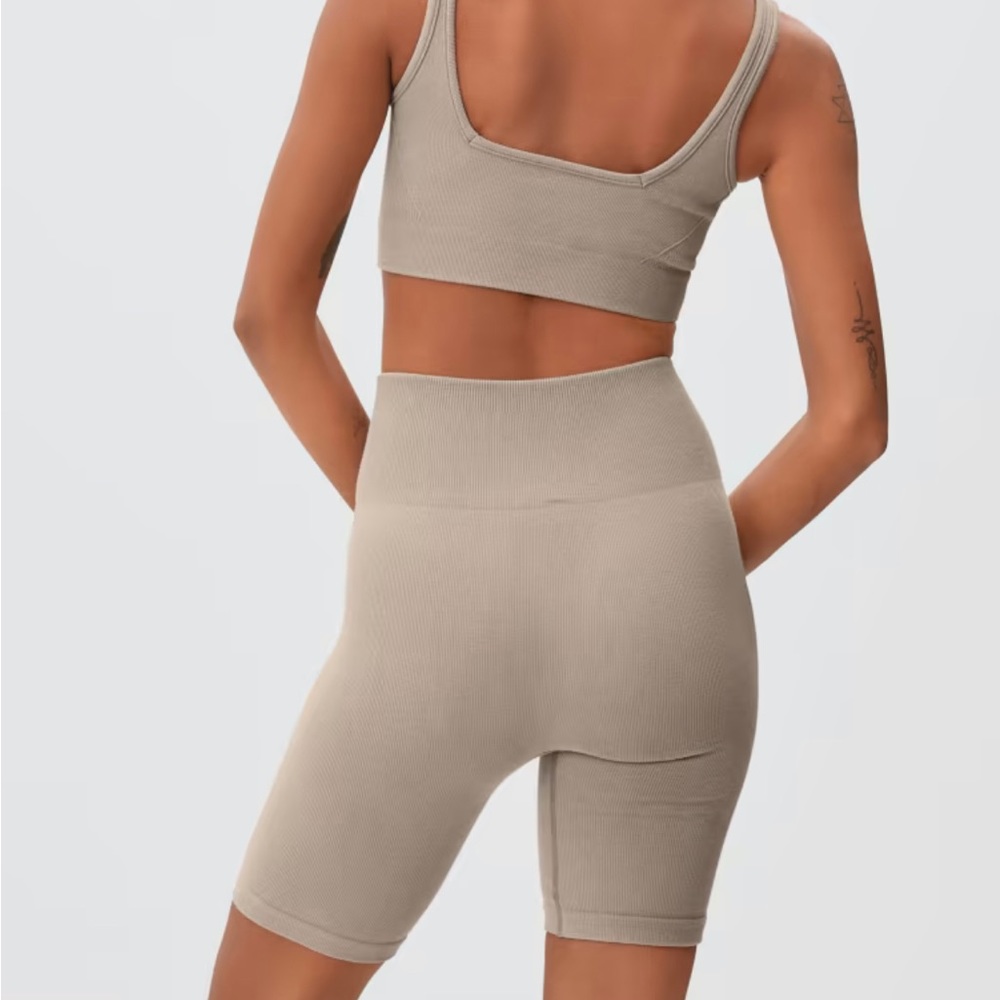 Everlane Seamless Bike Short - Burnt Sugar